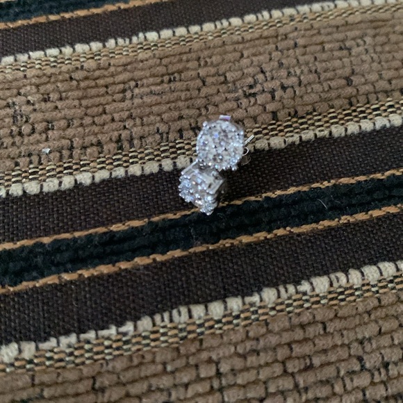 925 - 0.50ct Moissanite stud earrings. Brand New with box. - Picture 6 of 9